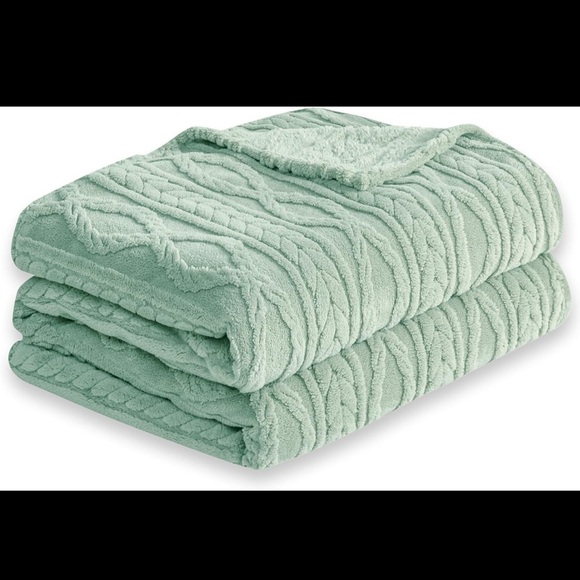 COOVA Soft Mint Green Textured Throw - Picture 1 of 7